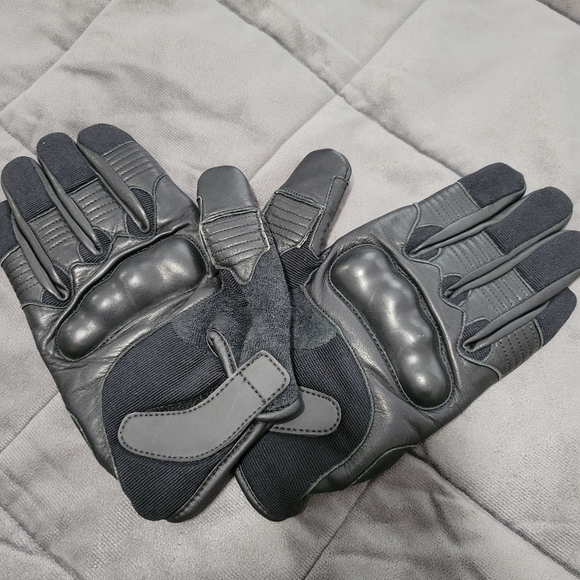 Mens Black Motorcycle Gloves - Picture 2 of 2